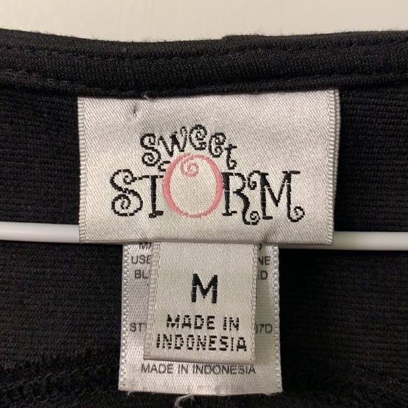 Medium dress 👗 $5 - Picture 3 of 4